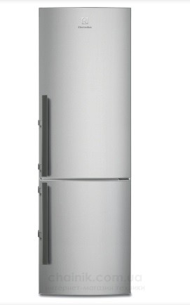 Холодильник с морозильной камерой Electrolux EN3853MOX Холодильник с морозильной камерой Electrolux EN3853MOX Современный холодильник с расположенной снизу морозильной камерой Electrolux EN3853MOX отлично справится со своей задачей, обеспечив идеальную свежесть помещенных в него продуктов, независимо от места их расположения. Electrolux EN3853MOX выполнен в привлекательном для потребителя дизайне в классическом белом цвете. Его конструкция соответствует размерам 2005х595х947 мм, при этом объем холодильной камеры составляет 265 л, а морозильной 92 л. Благодаря функции автоматического размораживания камер значительно облегчается уход за холодильником в целом. Имеющаяся технология постоянной циркуляции воздуха позаботится о равномерном поддержании температуры, а функции Action Cool и Action Freeze помогут достичь быстрой температуры охлаждения и заморозки. Удобна в Electrolux EN3853MOX электронная регулировка температуры и освещение холодильной камеры Integrated to controls.